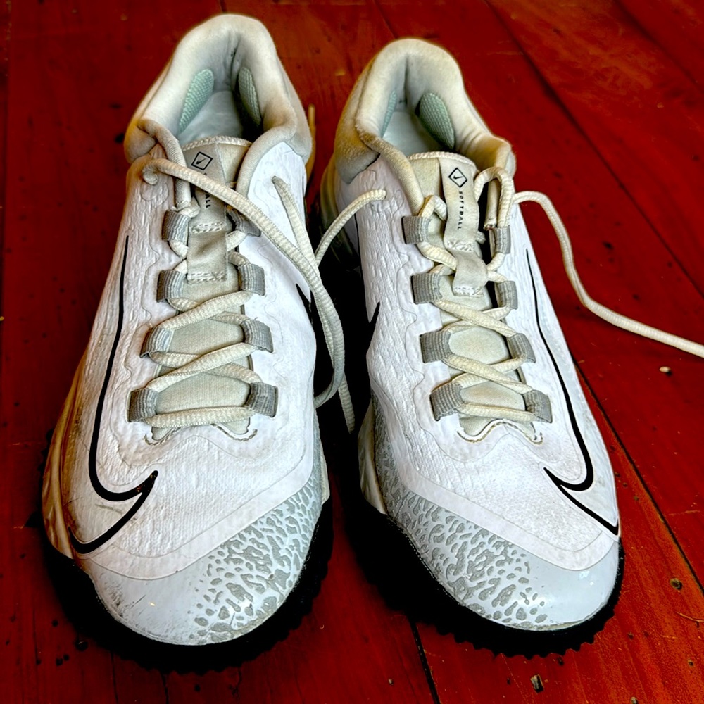 Used Nike Womens Alpha Huarache Elite 4 Turf Softball Shoes FD2746-102 Size 7
